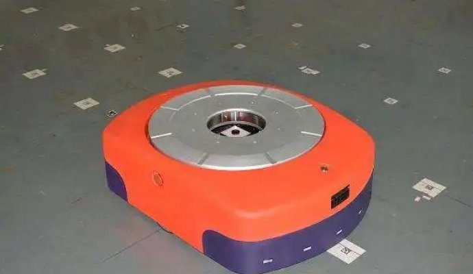 无轨导航AGV在橡胶厂的应用（无线充电）