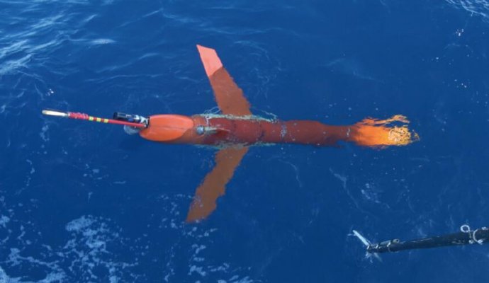  自主水下航行器（AUV）的充电方式：支持深海任务的能源解决方案（无线充电）